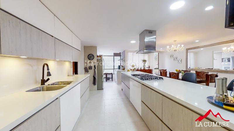 Apartamento Amoblado de 3 Alcobas en El Poblado La Calera - 9