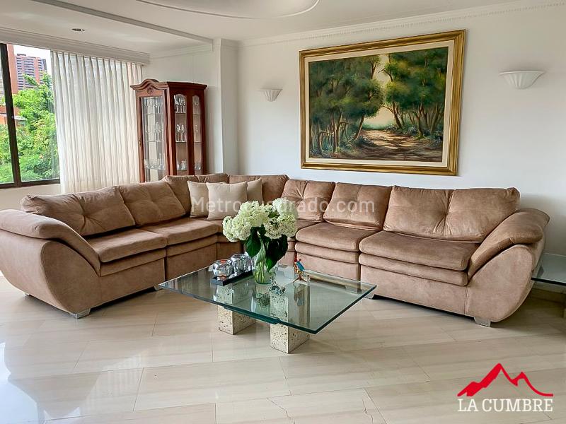 Apartamento Amplio de 4 Alcobas con Salón Social en El Campestre - 2