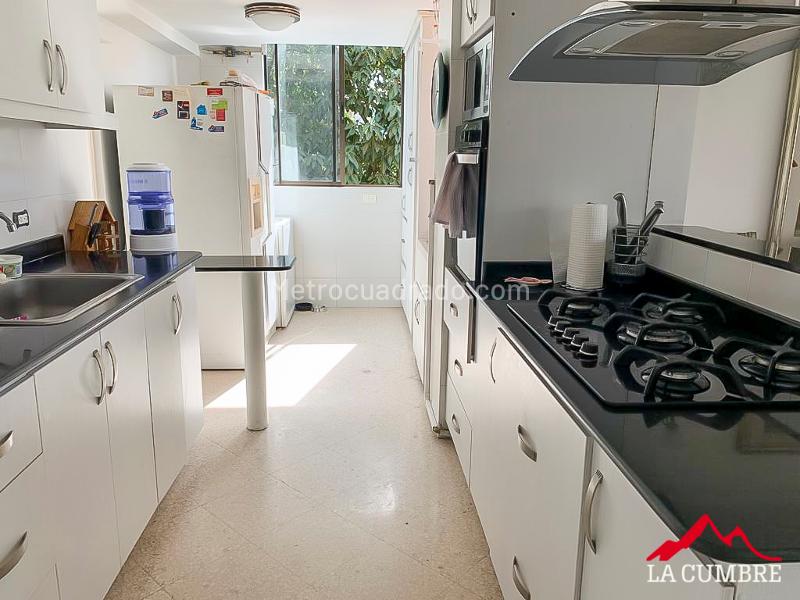 Apartamento Amplio de 4 Alcobas con Salón Social en El Campestre - 5