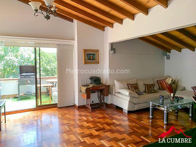 Apartamento Amplio de 4 Alcobas con Salón Social en El Campestre - 9