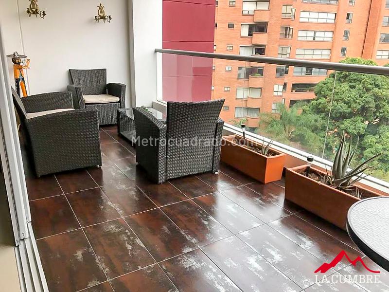 Furnished 3BR Apartment with Double Private Covered Parking in El Poblado (Santa María) - 2