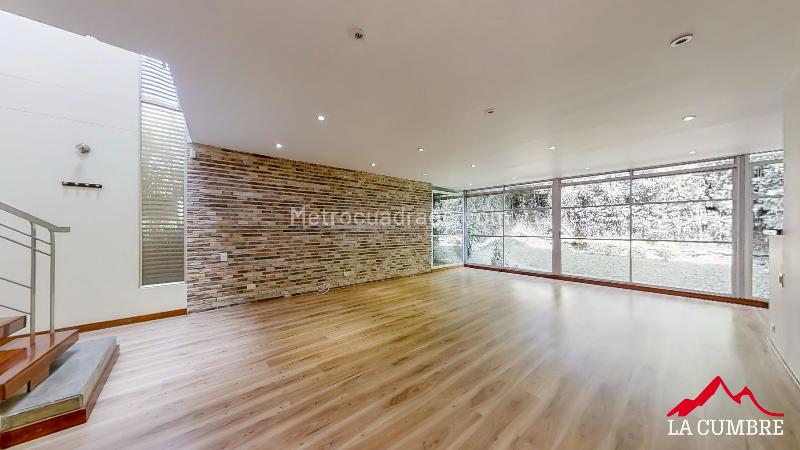 Casa de 3 Alcobas en El Tesoro (El Poblado) con Parqueo Doble Cubierto