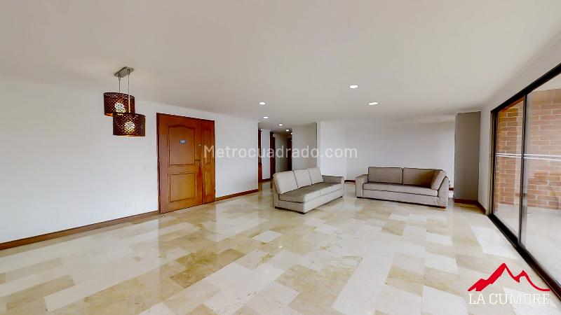Apartamento Amplio de 3 Alcobas en El Poblado Las Palmas