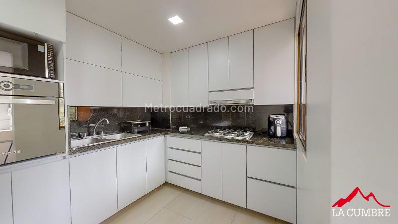 Apartamento de 3 Alcobas en San Lucas, El Poblado (3 Parqueaderos Privados) - 4