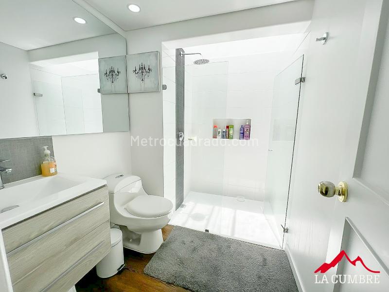 Casa en Arriendo de 3 Alcobas en El Tesoro con Piscina - 8