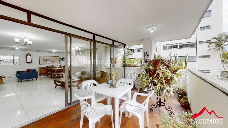 Apartamento en Arriendo de 4 Alcobas en El Poblado (El Tesoro) - 2