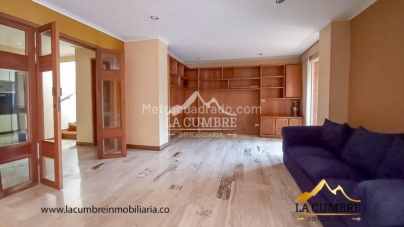 Spacious 3BR Apartment in Loma El Campestre