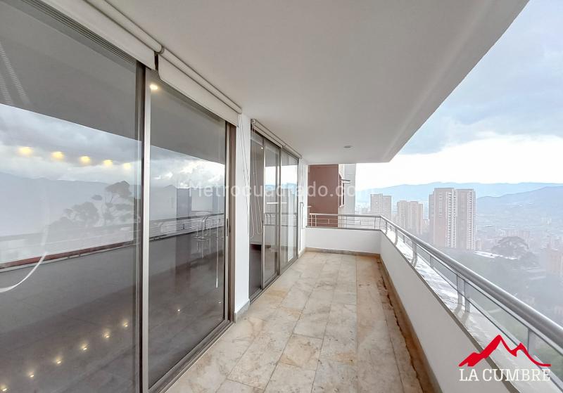Apartamento de 2 Alcobas con 4 Baños en El Poblado (La Calera) - 3