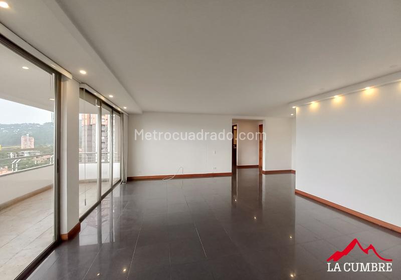 Apartamento de 2 Alcobas con 4 Baños en El Poblado (La Calera) - 5