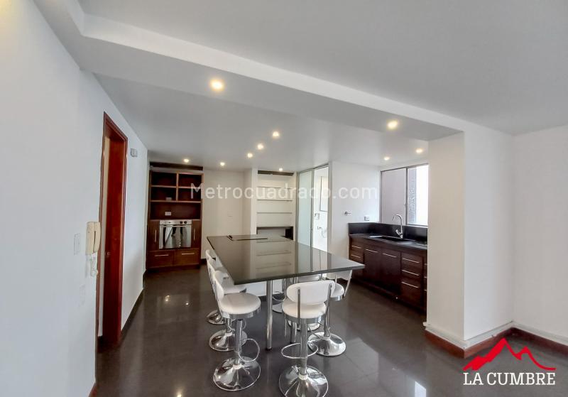 Apartamento de 2 Alcobas con 4 Baños en El Poblado (La Calera) - 7