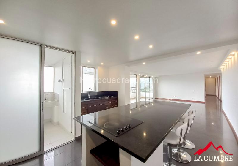 Apartamento de 2 Alcobas con 4 Baños en El Poblado (La Calera) - 8