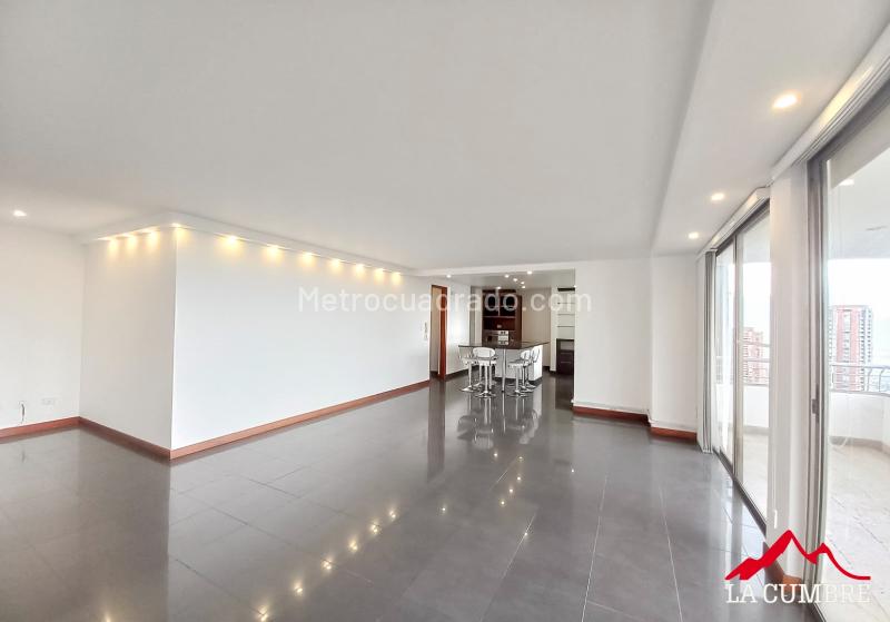 Apartamento de 2 Alcobas con 4 Baños en El Poblado (La Calera) - 9