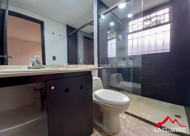 Spacious 3BR Apartment in El Poblado - 8