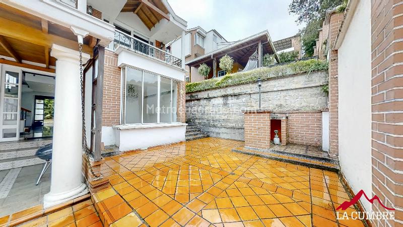 Casa de 4 Alcobas y 5 Baños en Altos del Poblado (Cola del Zorro) - 3