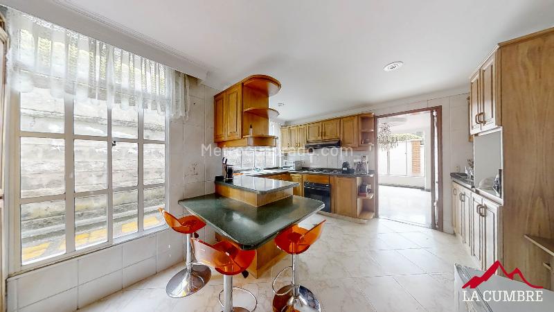 Casa de 4 Alcobas y 5 Baños en Altos del Poblado (Cola del Zorro) - 7