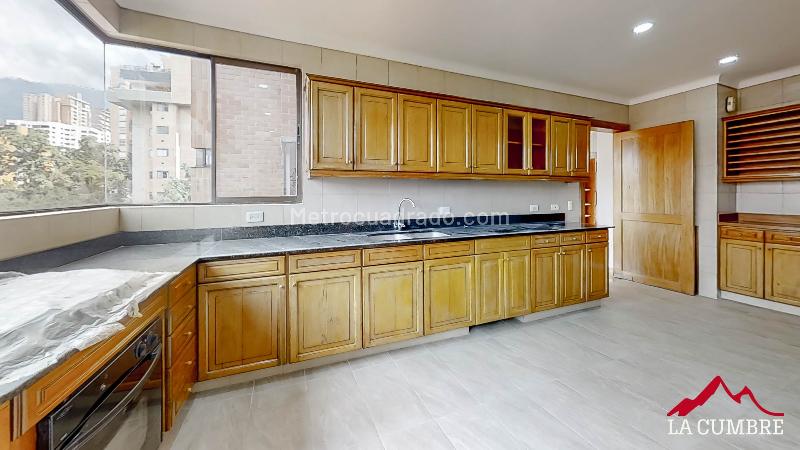 Luxury 4BR Apartment in Poblado Alejandria - 6