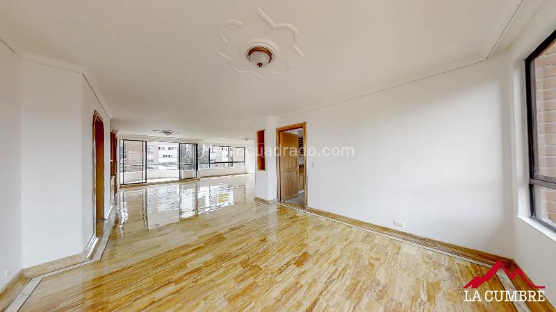 Luxury 4BR Apartment in Poblado Alejandria - 8