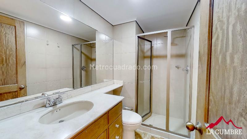 Luxury 4BR Apartment in Poblado Alejandria - 9