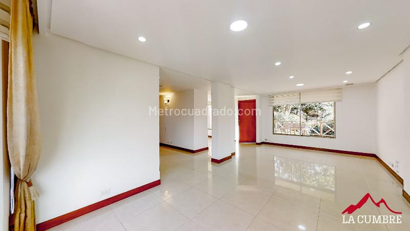 3BR House with Pool in El Poblado La Calera - 9