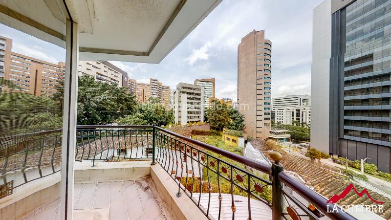 Spacious 3BR Apartment with 4 Baths in El Poblado Loma de Los Parra - 2