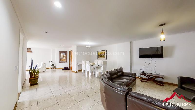 Spacious 3BR Apartment with 4 Baths in El Poblado Loma de Los Parra - 7