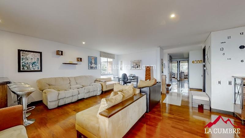 Apartamento Amoblado de 3 Alcobas con Estudio en La Calera