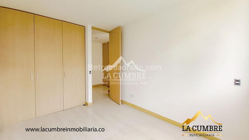 Modern 3BR Apartment with Double Parking in Santa Maria de Los Angeles - 7