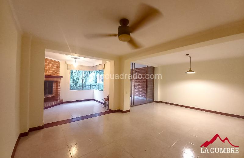 Casa de 4 Alcobas en El Tesoro con Piscina y Parqueadero de Visitantes - 3