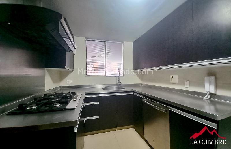 Casa de 4 Alcobas en El Tesoro con Piscina y Parqueadero de Visitantes - 4