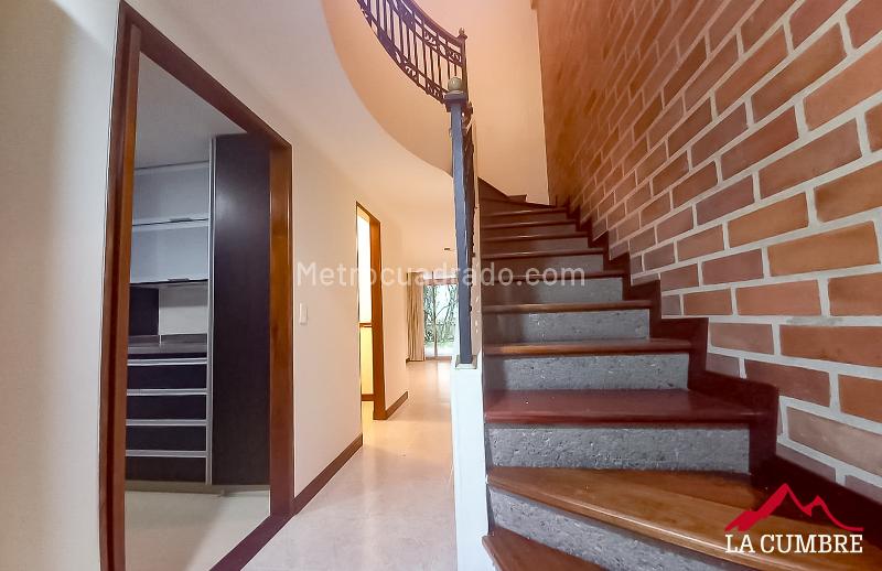 Casa de 4 Alcobas en El Tesoro con Piscina y Parqueadero de Visitantes - 6