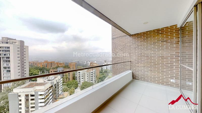 2BR Apartment with Double Covered Parking in El Poblado Los Balsos - 3