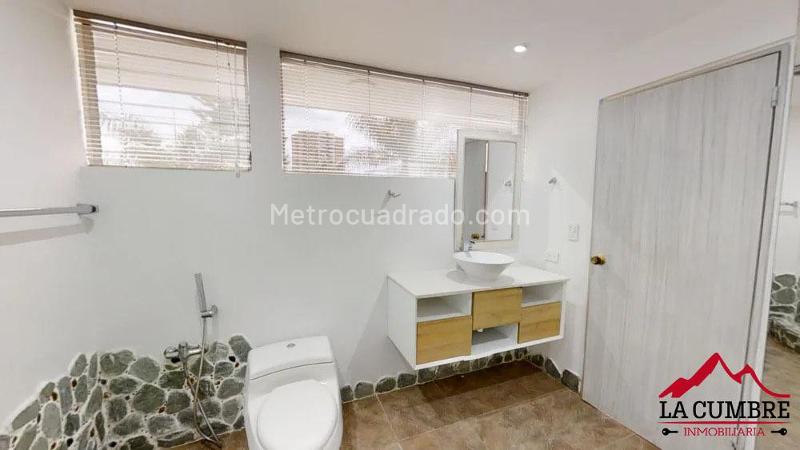 Apartamento Elegante de 3 Alcobas en Loma de Los Balsos - 9