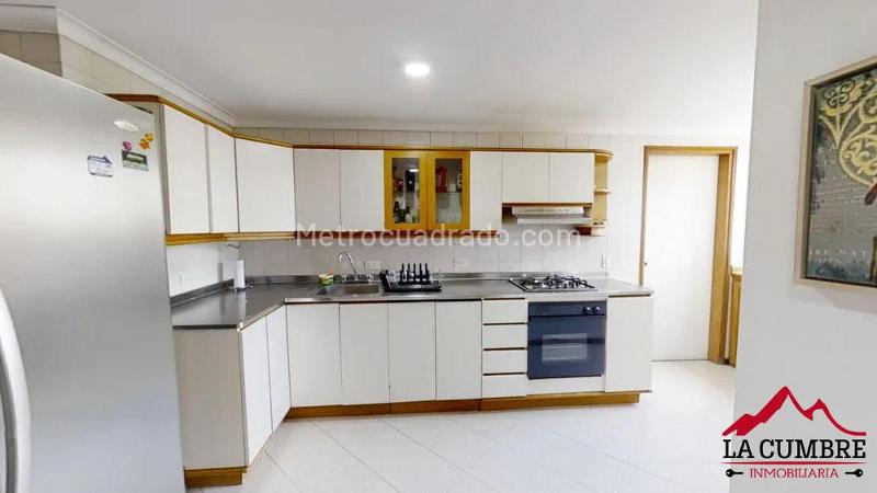 Apartamento Amoblado de 3 Alcobas en Loma El Campestre - 2