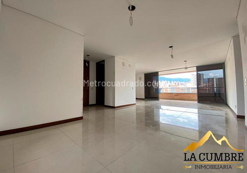 Apartamento de 3 Alcobas en Castropol con Doble Parqueadero Cubierto