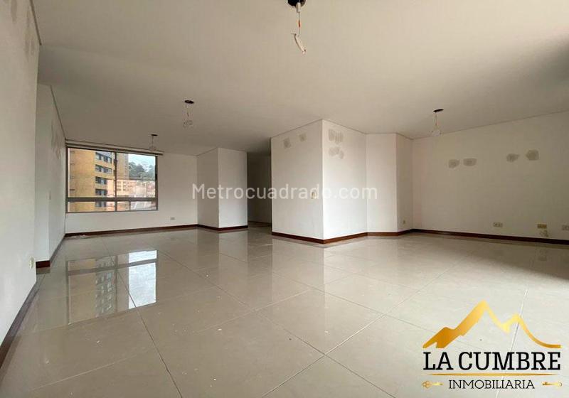 Apartamento de 3 Alcobas en Castropol con Doble Parqueadero Cubierto - 3