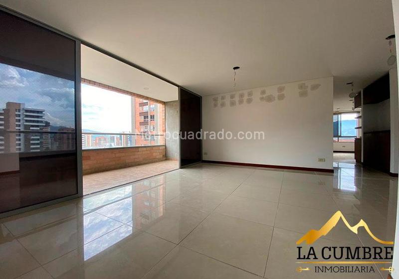 Apartamento de 3 Alcobas en Castropol con Doble Parqueadero Cubierto - 4