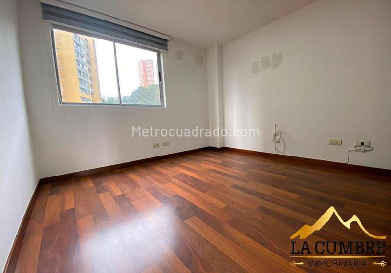 Apartamento de 3 Alcobas en Castropol con Doble Parqueadero Cubierto - 8