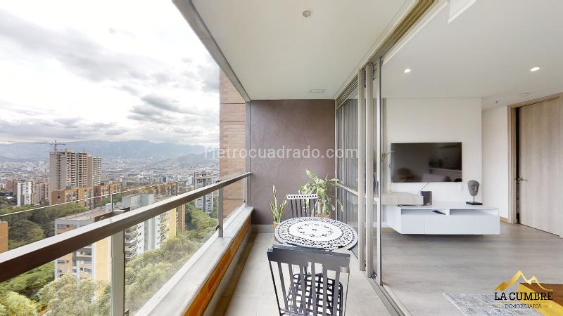 Furnished 1BR Studio Apartment with 2 Baths in El Poblado Los Balsos - 2