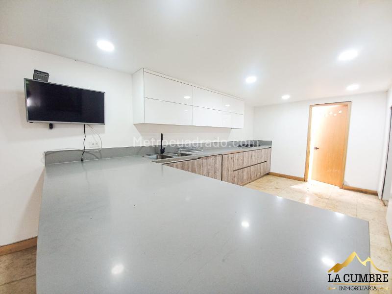 Charming 3BR House in El Poblado Loma de Los Parra - 4