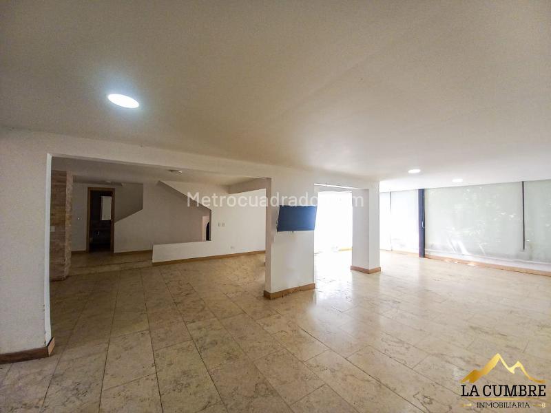 Charming 3BR House in El Poblado Loma de Los Parra - 6