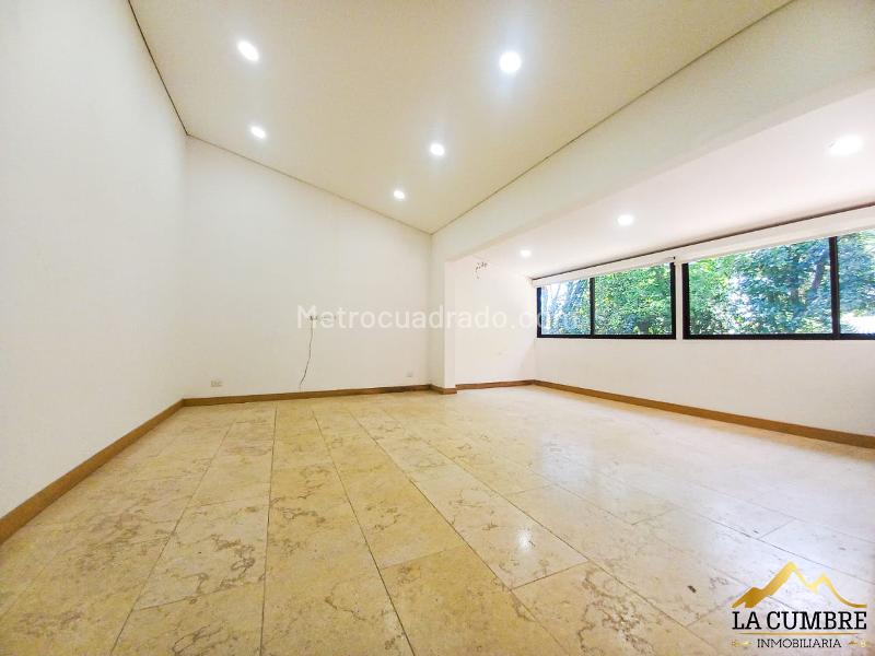 Charming 3BR House in El Poblado Loma de Los Parra - 8