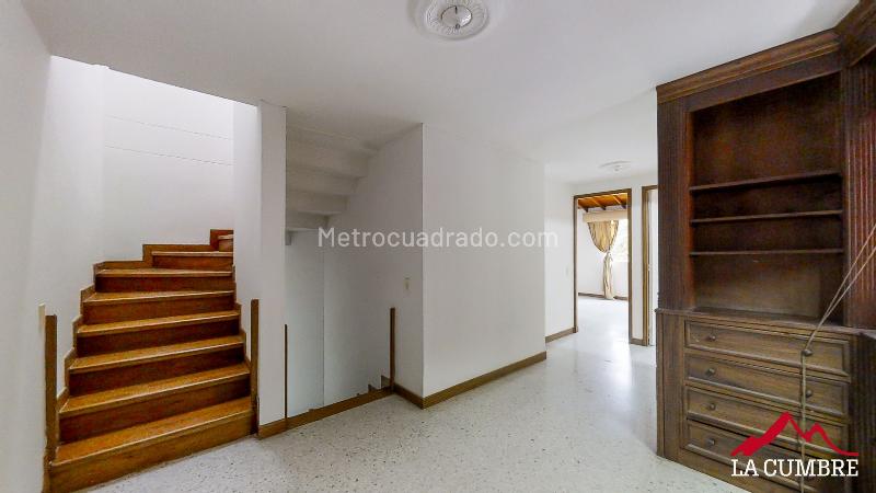 Modern 3BR House in El Poblado Castropol - 5