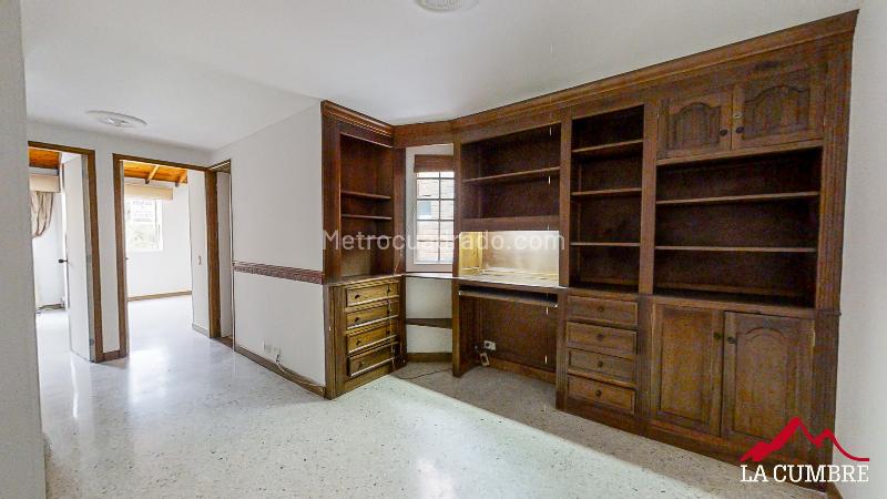 Modern 3BR House in El Poblado Castropol - 6