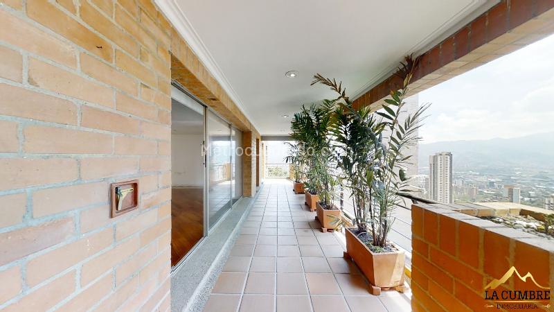 Apartamento de 3 Alcobas en La Calera, El Poblado - 2