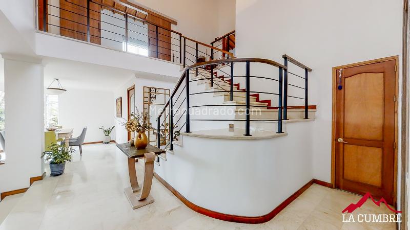 Casa con cuarto de servicio y seguridad 24/7 en Loma Padre Marianito - 3