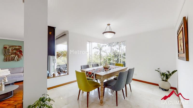 Casa con cuarto de servicio y seguridad 24/7 en Loma Padre Marianito - 5