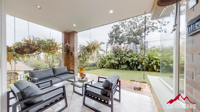 Casa con cuarto de servicio y seguridad 24/7 en Loma Padre Marianito - 9