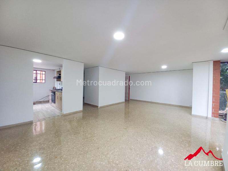 4BR Apartment with Covered Parking in Los Balsos, El Poblado - 3