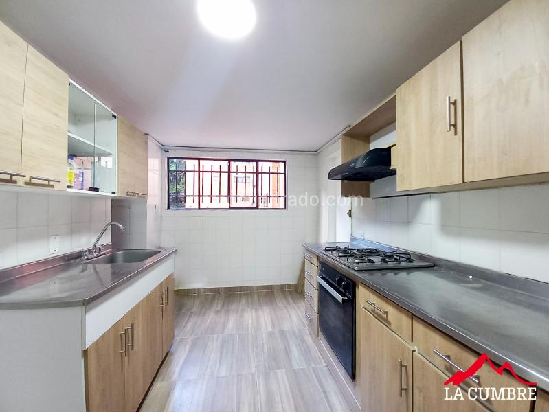 4BR Apartment with Covered Parking in Los Balsos, El Poblado - 4
