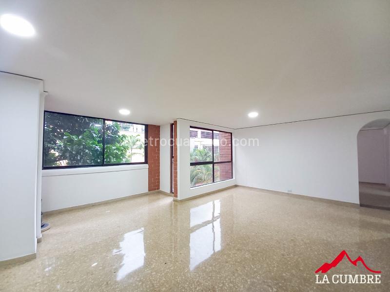 4BR Apartment with Covered Parking in Los Balsos, El Poblado - 7